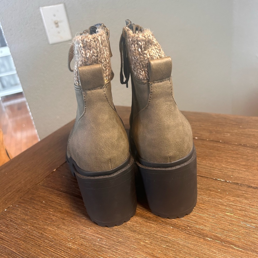 Nwt torrid sock detail hiker boots size 9.5WW - Picture 9 of 12
